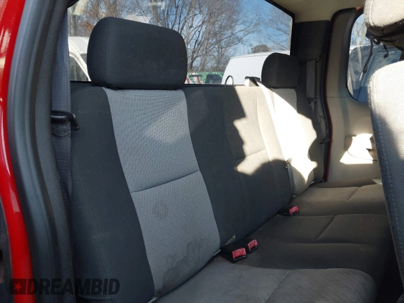 2007 Chevrolet Silverado 1500 LT w/1LT with VIN 2GCEC19C071573513, listed as a IAAI auction lot 41638275 with 110,062 mi miles. Bid and sale history available at carsss.com. Image 8.
