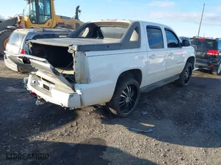 2008 Chevrolet Avalanche LT w/2LT with VIN 3GNEC12028G274590, listed as a IAAI auction lot 41254172 with 350,385 mi miles. Bid and sale history available at carsss.com. Image 4.