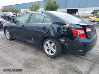 2014 Toyota Camry L with VIN 4T1BF1FKXEU385715, listed as a IAAI auction lot 41924726 with 187,486 mi miles. Bid and sale history available at carsss.com. Image 3.