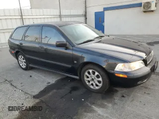 2001 Volvo V40 z VIN YV1VW29551F747214, wystawiony jako Copart lot #44844735 z przebiegiem 183 144 mil mil oraz Tytuł czysty. Historia ofert i sprzedaży dostępna na DreamBid. Obrazek 4.