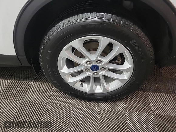 2020 Ford Escape SE z VIN 1FMCU9G66LUB14805, wystawiony jako IAAI lot #42388285 z przebiegiem 50 819 mil mil oraz . Historia ofert i sprzedaży dostępna na DreamBid. Obrazek 31.
