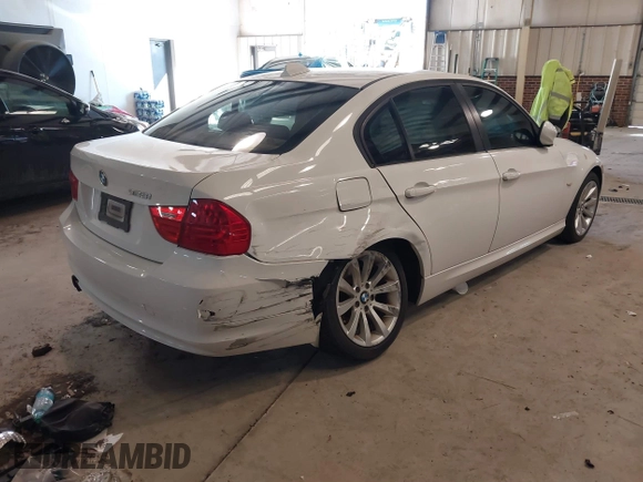 2011 BMW 3 Series 328i with VIN WBAPH7G55BNN02281, listed as a IAAI auction lot 41357797 with 118,224 mi miles. Bid and sale history available at carsss.com. Image 4.