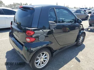 2009 Smart fortwo Pure z VIN WMEEJ31X79K272757, wystawiony jako Copart lot #54772585 z przebiegiem 100 977 mil mil oraz Szkody całkowita. Historia ofert i sprzedaży dostępna na DreamBid. Obrazek 3.