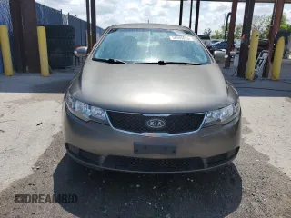 2010 Kia Forte EX z VIN KNAFU4A20A5295544, wystawiony jako Copart lot #58595625 z przebiegiem 322 520 mil mil oraz Szkoda całkowita • Salvage title. Historia ofert i sprzedaży dostępna na DreamBid. Obrazek 5.