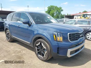 2025 Kia Telluride S z VIN 5XYP64GC6SG581215, wystawiony jako IAAI lot #42295271 z przebiegiem 17 941 mil mil oraz . Historia ofert i sprzedaży dostępna na DreamBid. Obrazek 1.