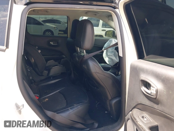 2021 Jeep Compass Altitude with VIN 3C4NJCBB8MT531586, listed as a IAAI auction lot 41941336 with 61,476 mi miles. Bid and sale history available at carsss.com. Image 8.