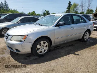 2010 Hyundai Sonata GLS z VIN 5NPET4AC3AH596237, wystawiony jako Copart lot #63041085 z przebiegiem 221 296 mil mil oraz Czysty tytuł • Clean title. Historia ofert i sprzedaży dostępna na DreamBid. Obrazek 1.