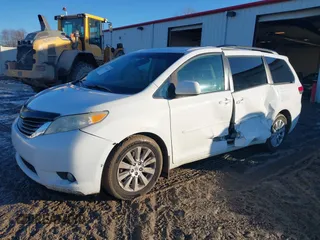 2012 Toyota Sienna XLE with VIN 5TDDK3DC4CS042464, listed as a IAAI auction lot 41199300 with 143,677 mi miles. Bid and sale history available at carsss.com. Image 17.