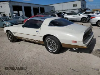 1978 Pontiac Firebird z VIN 2U87K8L123850, wystawiony jako Copart lot #79076374 z przebiegiem 64 829 mil mil oraz Szkody całkowita. Historia ofert i sprzedaży dostępna na DreamBid. Obrazek 2.