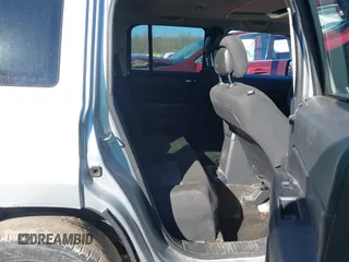 2013 Jeep Patriot Latitude with VIN 1C4NJPFB0DD192541, listed as a IAAI auction lot 41632796 with 121,823 mi miles. Bid and sale history available at carsss.com. Image 8.