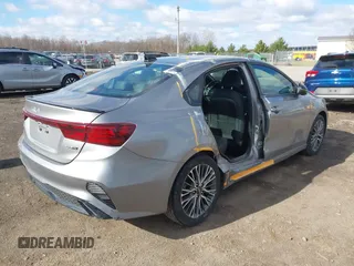 2023 Kia Forte GT-Line z VIN 3KPF54AD4PE553188, wystawiony jako IAAI lot #41847958 z przebiegiem 27 820 mil mil oraz . Historia ofert i sprzedaży dostępna na DreamBid. Obrazek 4.
