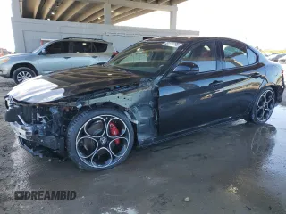 2022 Alfa Romeo Giulia Veloce with VIN ZARFAMBN1N7654274, listed as a Copart auction lot 49275785 with 9,507 mi miles and Salvage Title. Bid and sale history available at carsss.com. Image 1.