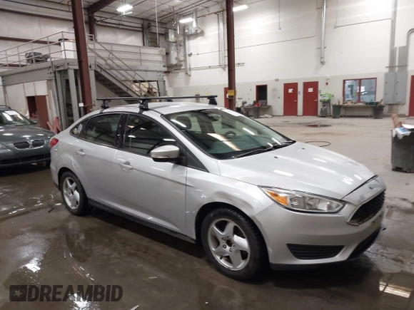 2015 Ford Focus SE with VIN 1FADP3F28FL231684, listed as a IAAI auction lot 41914284 with 100,195 mi miles. Bid and sale history available at carsss.com. Image 1.
