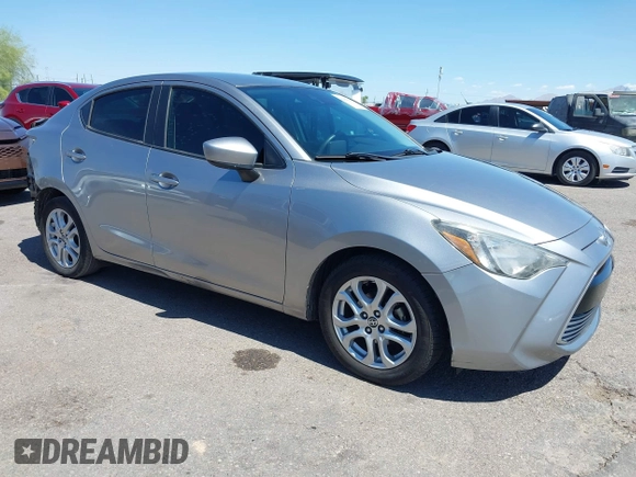 2016 Scion iA z VIN 3MYDLBZV1GY132561, wystawiony jako IAAI lot #42425947 z przebiegiem 94 882 mil mil oraz . Historia ofert i sprzedaży dostępna na DreamBid. Obrazek 1.