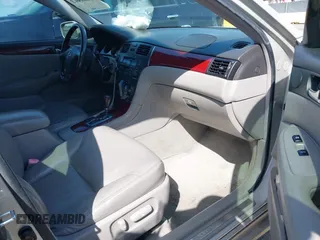 2004 Lexus ES 330 with VIN JTHBA30GX45038962, listed as a IAAI auction lot 41928613 with 301,057 mi miles. Bid and sale history available at carsss.com. Image 5.
