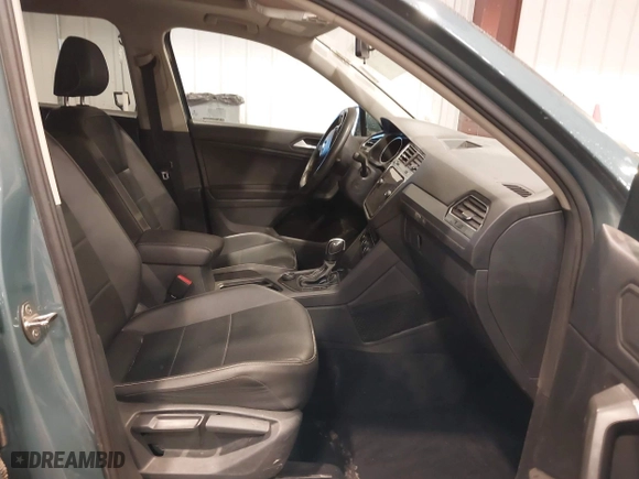 2021 Volkswagen Tiguan SE with VIN 3VV2B7AX6MM077337, listed as a IAAI auction lot 41345637 with 62,989 mi miles. Bid and sale history available at carsss.com. Image 5.