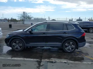 2018 Volkswagen Tiguan Wolfsburg Edition with VIN 3VV5B7AX7JM154967, listed as a IAAI auction lot 41433312 with 61,679 mi miles. Bid and sale history available at carsss.com. Image 14.
