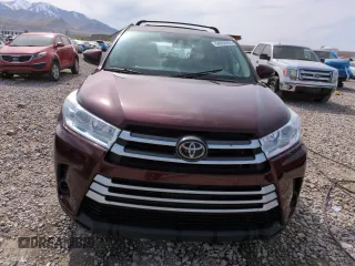 2019 Toyota Highlander LE with VIN 5TDBZRFH1KS957737, listed as a Copart auction lot 54058835 with 112,829 mi miles and Salvage title. Bid and sale history available at DreamBid. Image 5.
