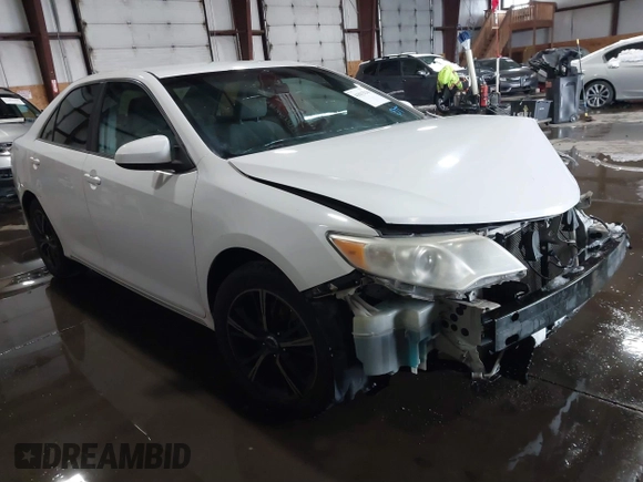 2014 Toyota Camry L with VIN 4T1BF1FKXEU306754, listed as a IAAI auction lot 41613218 with 195,692 mi miles. Bid and sale history available at carsss.com. Image 1.