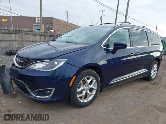 2018 Chrysler Pacifica Touring L with VIN 2C4RC1BG8JR271328, listed as a IAAI auction lot 41961546 with 84,740 mi miles and . Bid and sale history available at DreamBid. Image 17.
