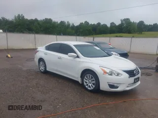 2015 Nissan Altima 2.5 z VIN 1N4AL3AP5FN400145, wystawiony jako IAAI lot #42271202 z przebiegiem 138 941 mil mil oraz . Historia ofert i sprzedaży dostępna na DreamBid. Obrazek 1.