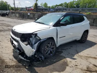 2024 Jeep Compass Limited z VIN 3C4NJDCN8RT146213, wystawiony jako Copart lot #58739705 z przebiegiem 3 887 mil mil oraz Szkoda całkowita • Salvage title. Historia ofert i sprzedaży dostępna na DreamBid. Obrazek 1.