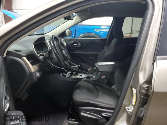 2017 Jeep Cherokee 75th Anniversary Edition с VIN 1C4PJMCB8HW521492, выставлен на аукционе Copart как лот 61080675 с пробегом 109 661 миль миль и Списание • Salvage title. История ставок и продаж доступна на DreamBid. Изображение 7.