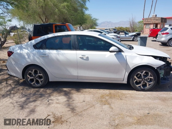2021 Kia Forte LXS с VIN 3KPF24AD3ME305423, выставлен на аукционе IAAI как лот 42304440 с пробегом 67 533 миль миль и . История ставок и продаж доступна на DreamBid. Изображение 12.