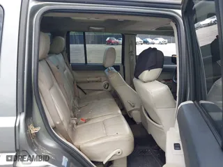 2007 Jeep Commander Limited with VIN 1J8HH58297C636318, listed as a IAAI auction lot 42105138 with 149,972 mi miles. Bid and sale history available at carsss.com. Image 8.