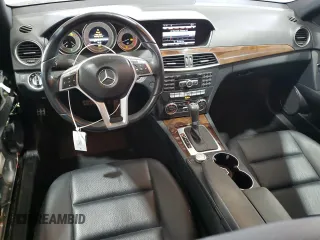 2013 Mercedes-Benz C 350 Sport z VIN WDDGF5HB0DR258610, wystawiony jako Copart lot #53854925 z przebiegiem 180 511 mil mil oraz Szkoda całkowita • Salvage title. Historia ofert i sprzedaży dostępna na DreamBid. Obrazek 8.