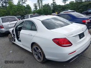 2017 Mercedes-Benz E 300 Luxury с VIN WDDZF4KB5HA280599, выставлен на аукционе IAAI как лот 42520875 с пробегом 41 026 миль миль и . История ставок и продаж доступна на DreamBid. Изображение 14.