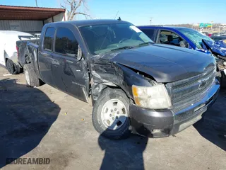 2011 Chevrolet Silverado 1500 LT with VIN 1GCRCSE03BZ227555, listed as a IAAI auction lot 41410334 with 163,633 mi miles. Bid and sale history available at carsss.com. Image 1.