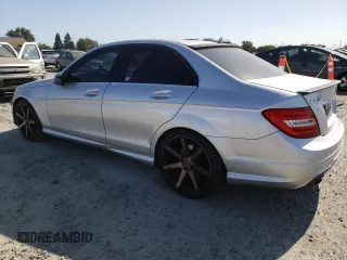 2013 Mercedes-Benz C 250 Sport с VIN WDDGF4HB1DR290685, выставлен на аукционе Copart как лот 62384345 с пробегом 124 584 миль миль и Списание • Salvage title. История ставок и продаж доступна на DreamBid. Изображение 2.