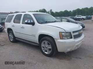 2010 Chevrolet Tahoe LTZ z VIN 1GNUKCE03AR101284, wystawiony jako IAAI lot #42489604 z przebiegiem 196 786 mil mil oraz . Historia ofert i sprzedaży dostępna na DreamBid. Obrazek 1.