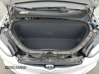 2016 Tesla Model X 70D z VIN 5YJXCAE2XGF003344, wystawiony jako Copart lot #53123305 z przebiegiem 126 052 mil mil oraz Szkody całkowita. Historia ofert i sprzedaży dostępna na DreamBid. Obrazek 12.