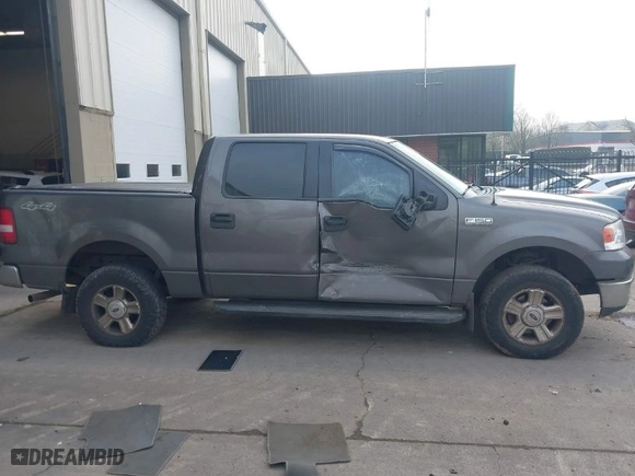 2004 Ford F-150 XLT with VIN 1FTPW145X4KC07613, listed as a IAAI auction lot 41314017 with 212,365 mi miles. Bid and sale history available at carsss.com. Image 13.