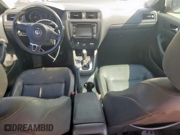 2012 Volkswagen Jetta SE z VIN 3VWDP7AJ0CM420885, wystawiony jako Copart lot #57722645 z przebiegiem 162 136 mil mil oraz Czysty tytuł • Clean title. Historia ofert i sprzedaży dostępna na DreamBid. Obrazek 8.