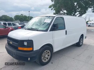 2013 Chevrolet Express Cargo z VIN 1GCSGAFX1D1178983, wystawiony jako IAAI lot #42161794 z przebiegiem 203 985 mil mil oraz . Historia ofert i sprzedaży dostępna na DreamBid. Obrazek 2.