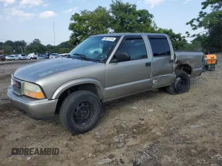 2001 GMC Sonoma SLS with VIN 1GTDT13W81K211645, listed as a Copart auction lot 68911514 with 236,429 mi miles and Salvage Title. Bid and sale history available at carsss.com. Image 1.
