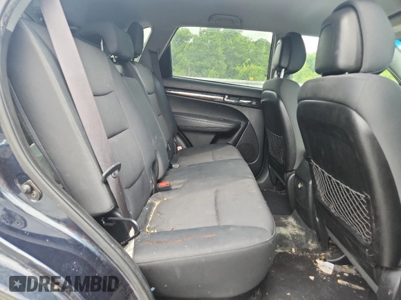 2012 Kia Sorento LX z VIN 5XYKT4A67CG237867, wystawiony jako Copart lot #59290895 z przebiegiem 276 190 mil mil oraz Szkoda całkowita • Salvage title. Historia ofert i sprzedaży dostępna na DreamBid. Obrazek 11.