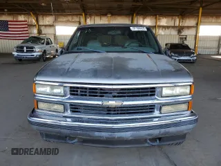 1999 Chevrolet Suburban z VIN 3GNFK16R3XG217135, wystawiony jako Copart lot #57158455 z przebiegiem 200 002 mil mil oraz Czysty tytuł • Clean title. Historia ofert i sprzedaży dostępna na DreamBid. Obrazek 5.