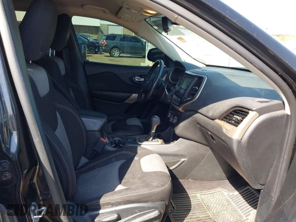 2017 Jeep Cherokee Sport z VIN 1C4PJLAB7HW617014, wystawiony jako IAAI lot #42024427 z przebiegiem 196 968 mil mil oraz . Historia ofert i sprzedaży dostępna na DreamBid. Obrazek 5.