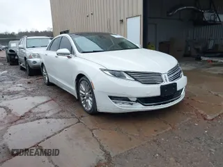 2013 Lincoln MKZ z VIN 3LN6L2GK9DR803573, wystawiony jako IAAI lot #41726587 z przebiegiem 177 702 mil mil oraz . Historia ofert i sprzedaży dostępna na DreamBid. Obrazek 1.