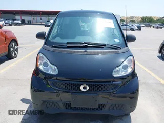 2015 Smart fortwo Passion z VIN WMEEJ3BA9FK805052, wystawiony jako IAAI lot #42522066 z przebiegiem 101 506 mil mil oraz . Historia ofert i sprzedaży dostępna na DreamBid. Obrazek 6.