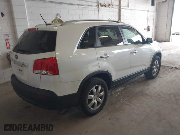 2011 Kia Sorento LX with VIN 5XYKT4A1XBG171544, listed as a IAAI auction lot 42170618 with 208,700 mi miles. Bid and sale history available at carsss.com. Image 4.