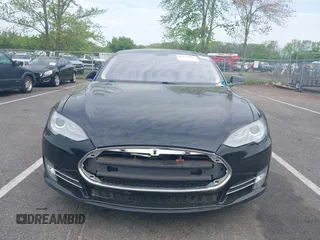 2014 Tesla Model S 60 with VIN 5YJSA1H13EFP33693, listed as a IAAI auction lot 42132094 with Not Provided miles and . Bid and sale history available at DreamBid. Image 11.