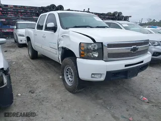 2009 Chevrolet Silverado 1500 LTZ with VIN 3GCEK33MX9G111454, listed as a IAAI auction lot 41148492 with 303,878 mi miles. Bid and sale history available at carsss.com. Image 1.