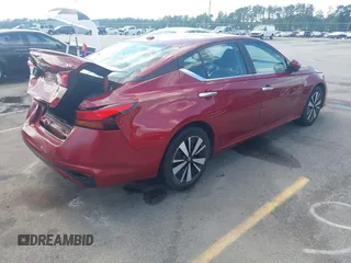 2022 Nissan Altima SV z VIN 1N4BL4DV5NN307810, wystawiony jako IAAI lot #42210773 z przebiegiem 135 459 mil mil oraz . Historia ofert i sprzedaży dostępna na DreamBid. Obrazek 4.