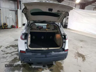 2019 Jeep Cherokee Latitude with VIN 1C4PJMCB5KD158331, listed as a Copart auction lot 86852044 with 86,495 mi miles and Salvage Title. Bid and sale history available at carsss.com. Image 6.