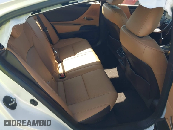 2021 Lexus ES with VIN 58ACA1C13MU005619, listed as a IAAI auction lot 41637656 with 44,165 mi miles. Bid and sale history available at carsss.com. Image 8.